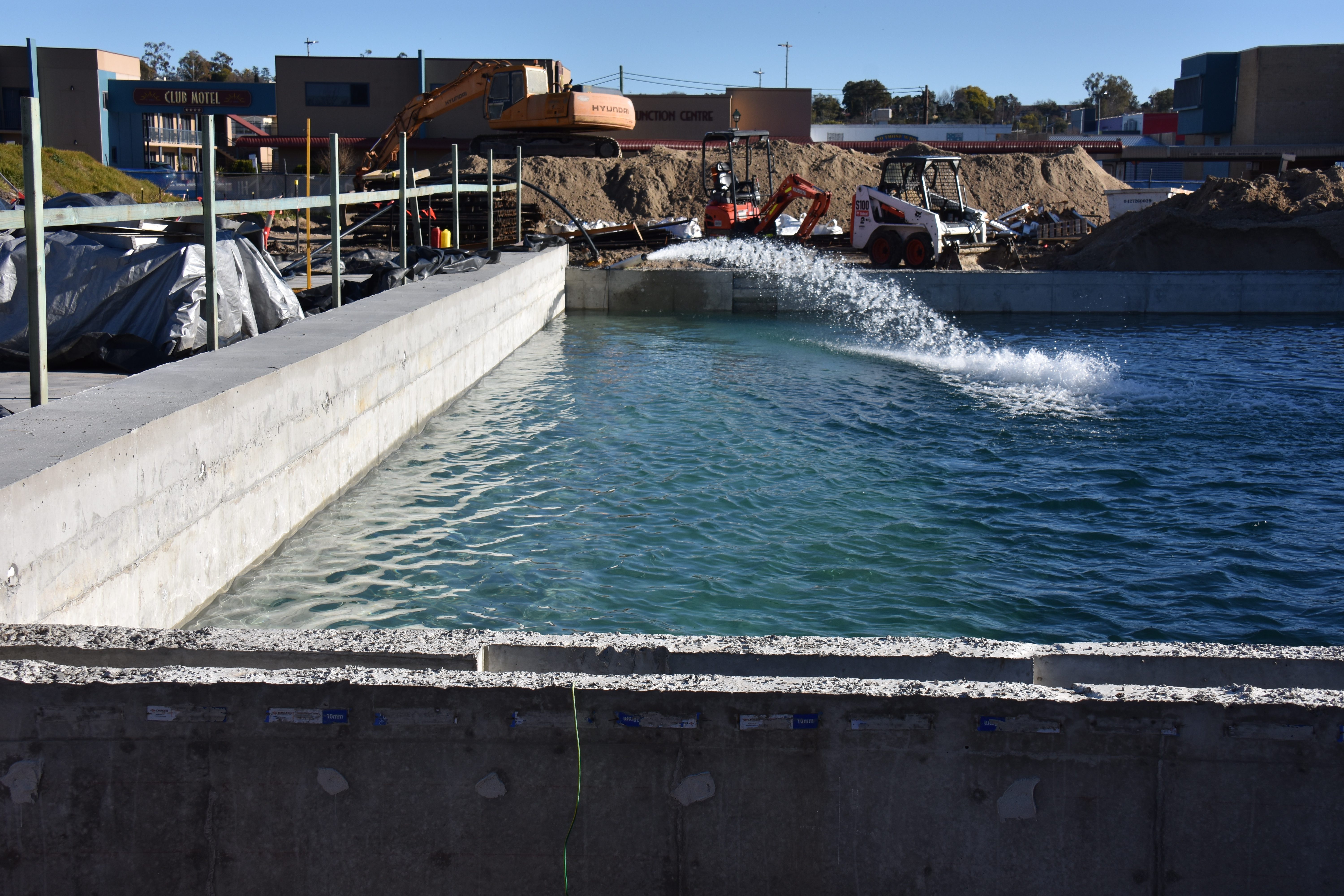 Work commenced this week on Hydrostatic testing of the 50m pool at the Inverell Aquatic Centre.